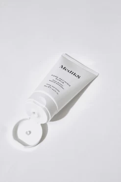 Medik8 Pore Refining Scrub -Care Product Shop MEDIK8 PoreRefiningScrub